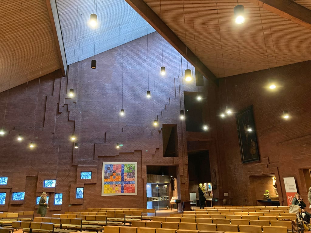 Die Kirche Sankt Michael in Gievenbeck mit ihrer vielfach geknickten Decken- und Dachlandschaft gehört zu den neuen Denkmalen.