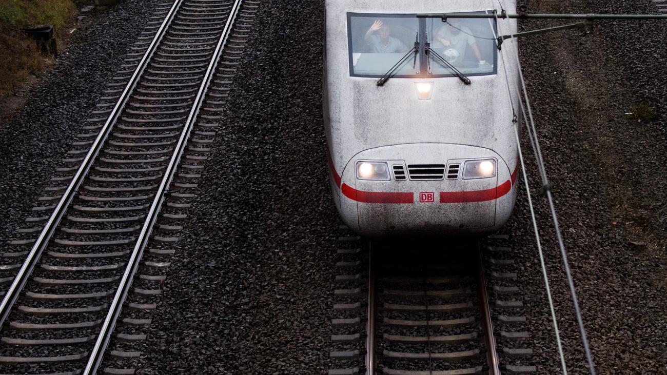 Bahnverkehr: Brand und Unfall: Zugstrecke Hannover-Berlin beeinträchtigt