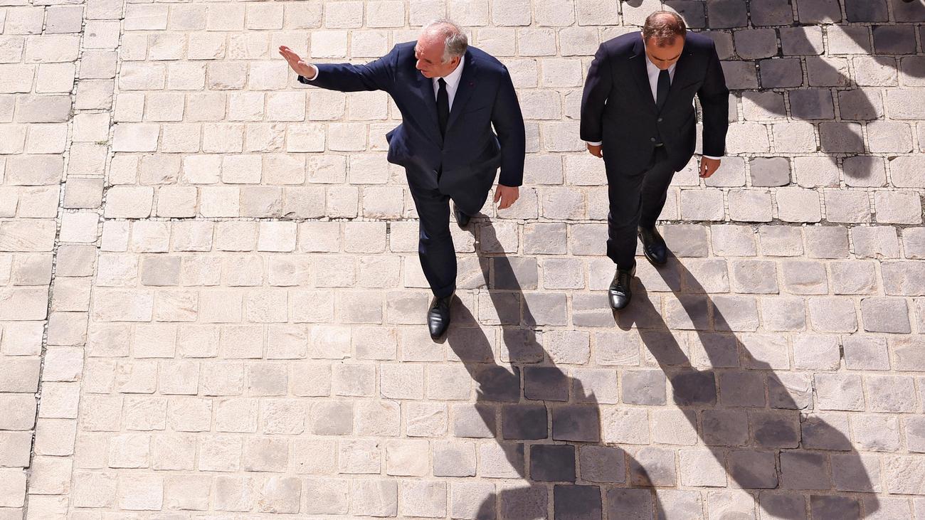 Haushaltskrise: Frankreichs neuer Premier rückt von Verzicht auf Feiertage ab