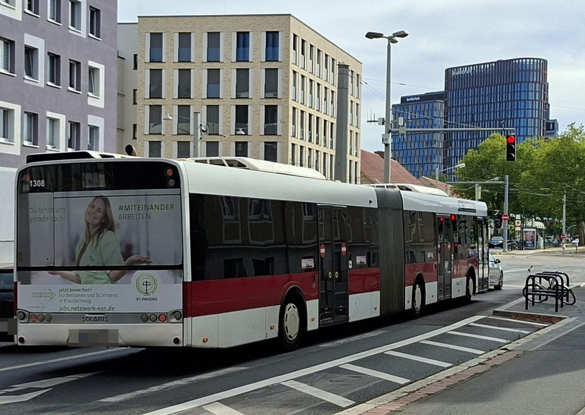 Braunschweig: Frau stirbt nach Bus-Unfall – Fahrgast sieht alles
