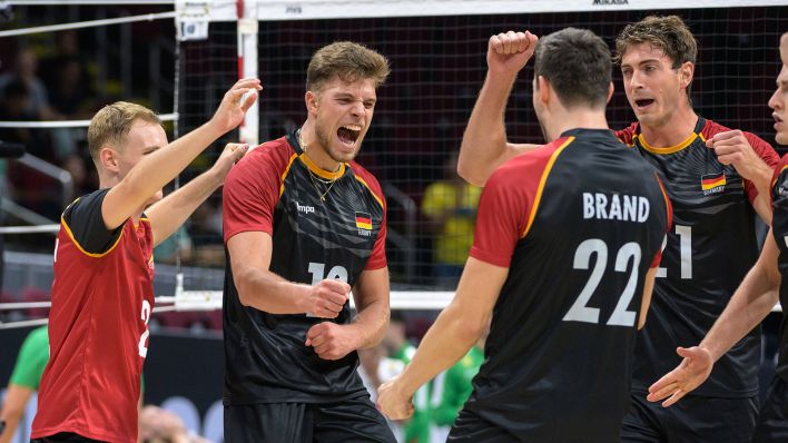 Archivbild: Das deutsche Volleyballteam beim Gruppenspiel gegen Bulgarien am 13.09.2025. (Quelle: IMAGO/Jayne Russell)
