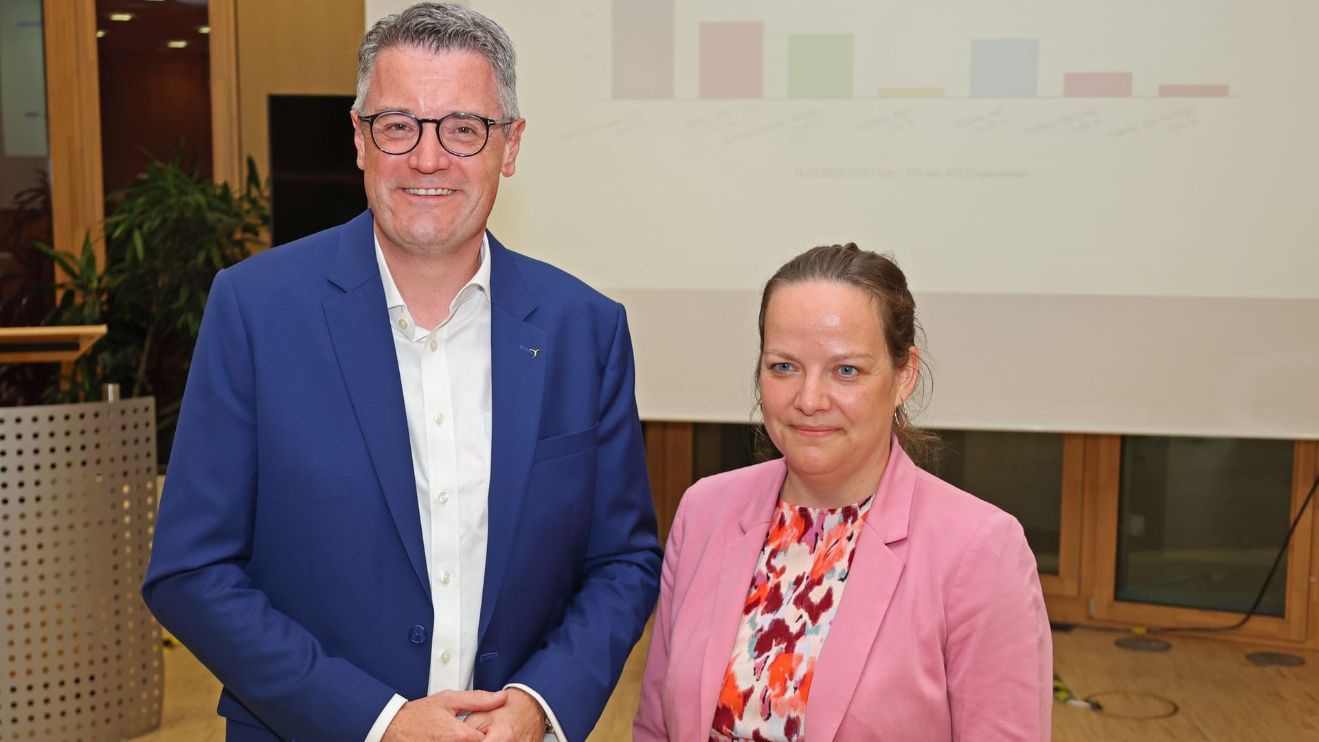 Dr. Tim Grüttemeier (CDU) und Janine Köster (SPD): Sie werden am 28. September in einer Stichwahl um das Amt der Städteregionsrätin / des Städteregionsrates antreten.