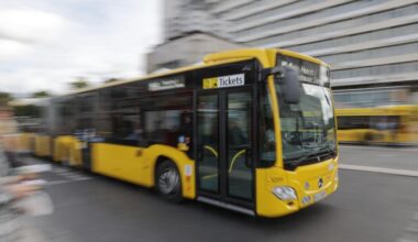 Kriminalität in Berlin: Busfahrer in Lichtenberg mit Messer attackiert