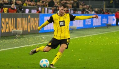 Leverkusener Jubeltraube nach dem 1:0