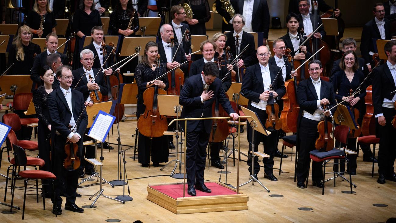 Musik: Nach Absage in Belgien: Dirigent Shani in Berlin gefeiert