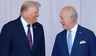 Staatsbesuch: Trump beim König: Kate bekommt Kompliment - Proteste draußen