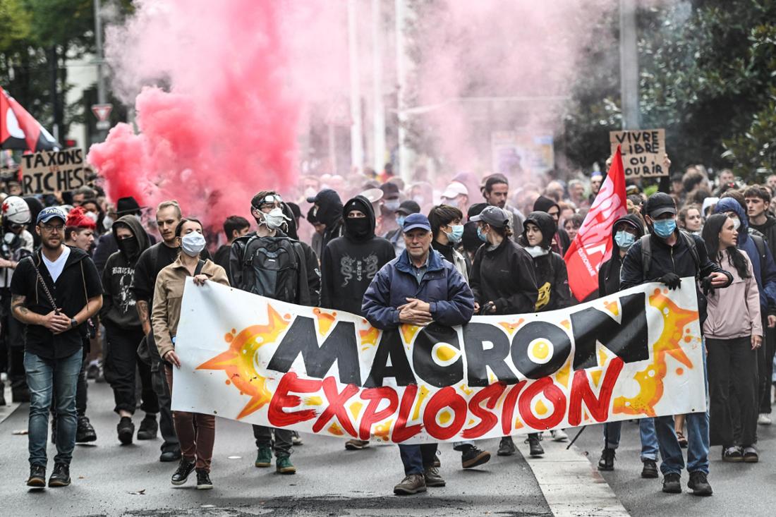 Demonstrierende in Nantes kritisieren Frankreichs Präsidenten. Für den 18. September sind wieder landesweite Massenproteste geplant.
