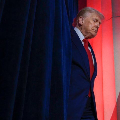 US-Präsident Donald Trump auf dem Weg zu einer Pressekonferenz