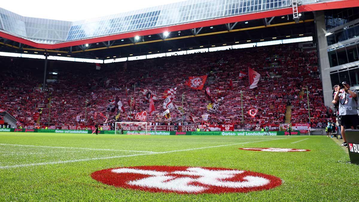 1. FC Kaiserslautern vs. Preußen Münster heute live im Free-TV sehen: Wer zeigt / überträgt die 2. Bundesliga am Freitag im TV und Livestream?