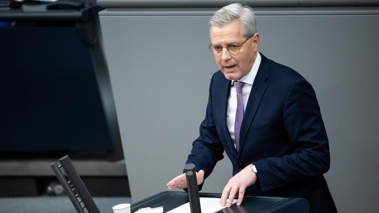 Russische Drohnen: Norbert Röttgen setzt auf Nato-Drohnenwall gegen Russland