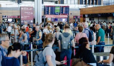Flughäfen in Europa: Auch Sonntag Wartezeiten nach Cyberattacke an Flughäfen