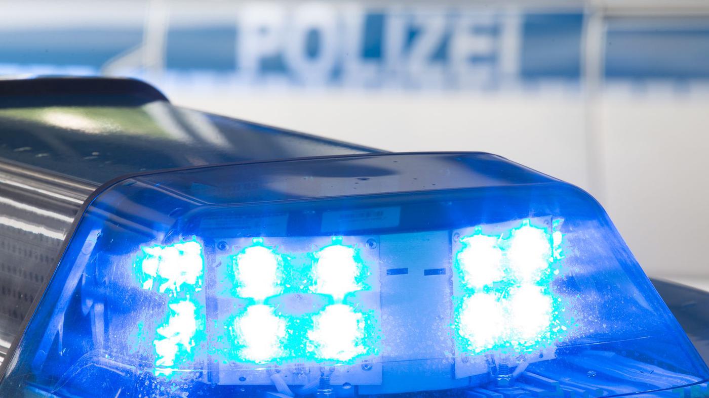 Autofahrer fährt Elfjährige beim Aussteigen aus der Tram an