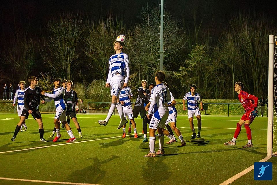 Duisburg gewinnt gegen Leverkusen.