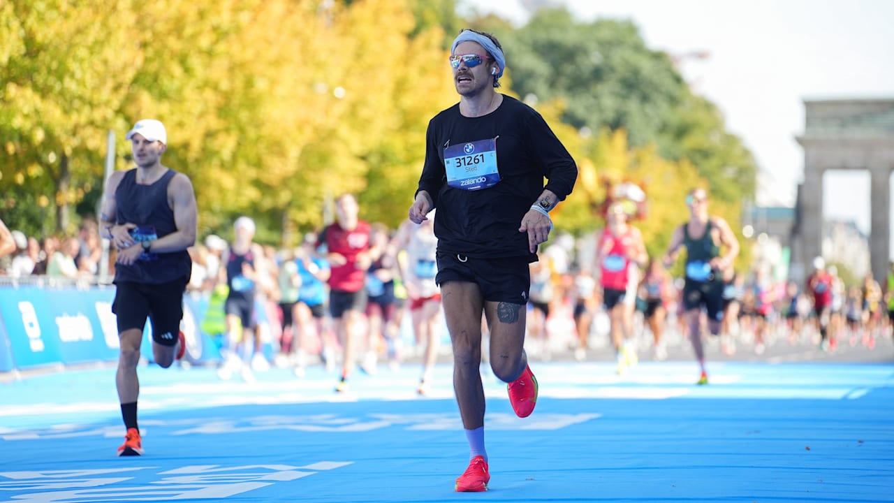 Harry Styles: SO schlicht er sich unter falschem Namen zum Berlin-Marathon | Sport
