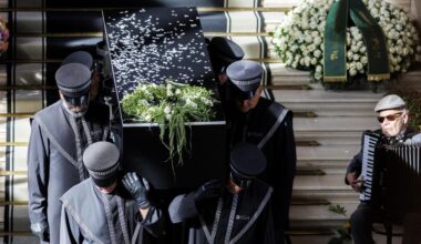 Trauerfeier für Claus Peymann: Das Herz nach Wien, den Rest nach Berlin