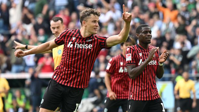 2. Fußball-Bundesliga: Benedikt Pichler (vorn) fehlt Hannover 96 wegen einer Knieverletzung. (Archivbild)