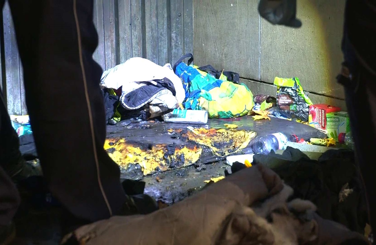 Schon wieder! Schlafende Obdachlose in Dortmund von Feuer überrascht