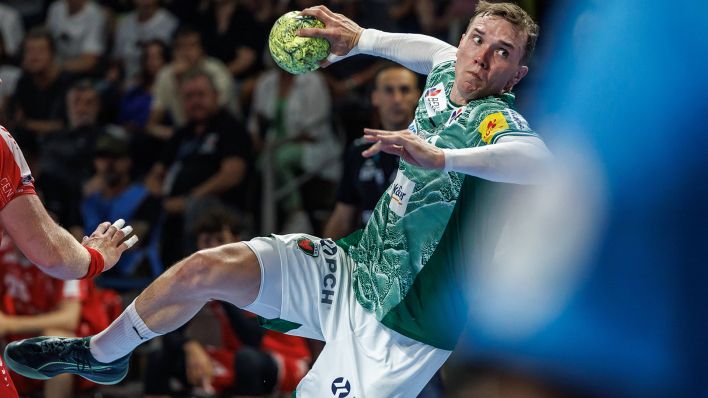 Lasse Andersson im Trikot der Füchse Berlin (Quelle: IMAGO / Andreas Gora)