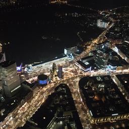 Die am 20.12.2016 zur Verfügung gestellte, undatierte Luftaufnahme aus einem Polizeihubschrauber zeigt den Weihnachtsmarkt auf dem Breitscheidplatz und die Gedächtniskirche. (Quelle: Picture Alliance/Polizei Berlin)