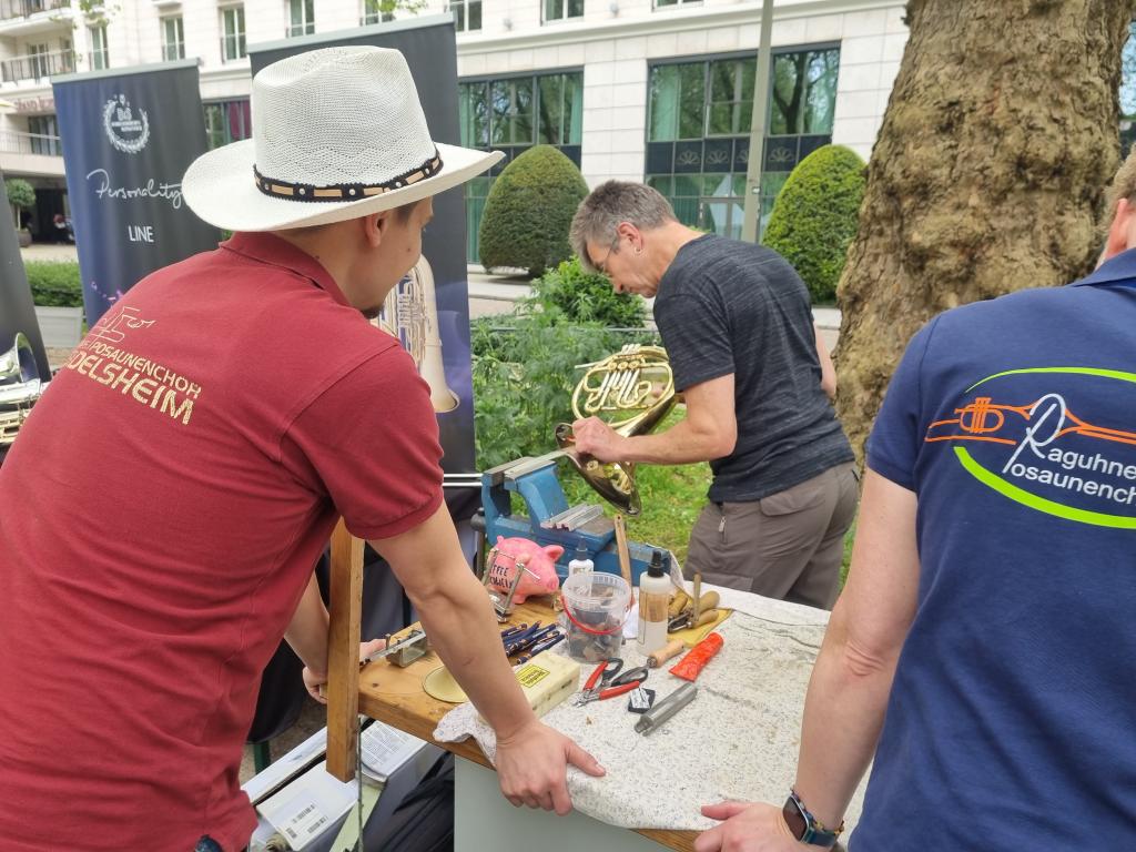 Auch 1. Hilfe für Instrumente ist vor Ort © Karola Richter