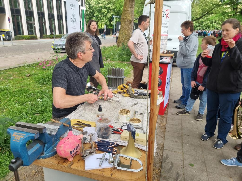 Auch 1. Hilfe für Instrumente ist vor Ort © Karola Richter