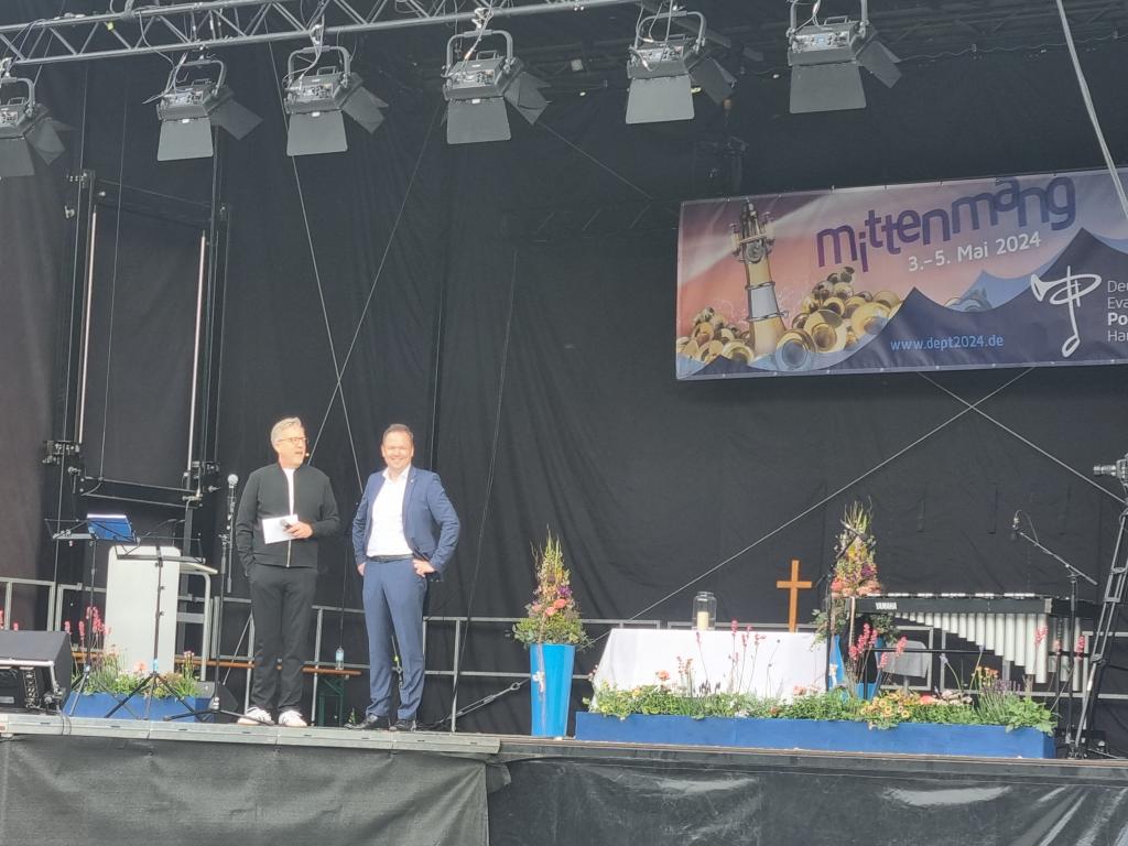 Martin Knöpke (Ev. Bank) begrüßt die Teilnehmerinnen und Teilnehmer © Karola Richter