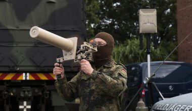 Sicherheitspolitik: Dobrindt will Bundeswehr Abschuss von Drohnen erlauben
