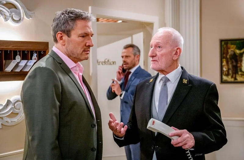 17f51149b4d347038d236b0cd61b1072 B W 900.jpg