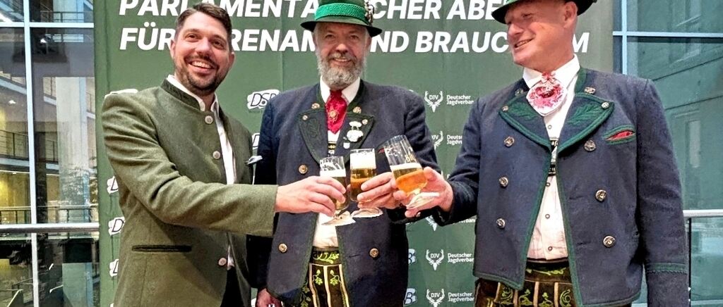 Berchtesgadener Weihnachtsschützen vertreten Brauchtum in Berlin