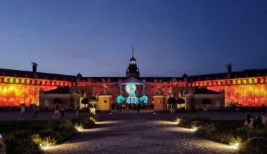 Medienkunst trifft Wissenschaft – Halbzeit bei den SCHLOSSLICHTSPIELEN