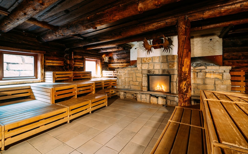 Saunen nach finnischer Tradition kann man in der Therme Erding besonders schön.