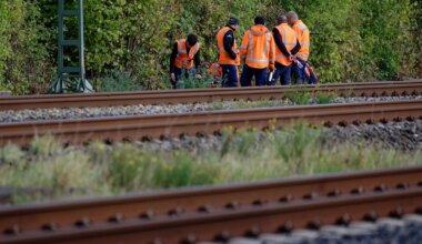 Bahnstrecke Düsseldorf-Köln - Durchtrennte Bahnkabel in NRW: Polizei geht von Sabotage aus - Wirtschaft