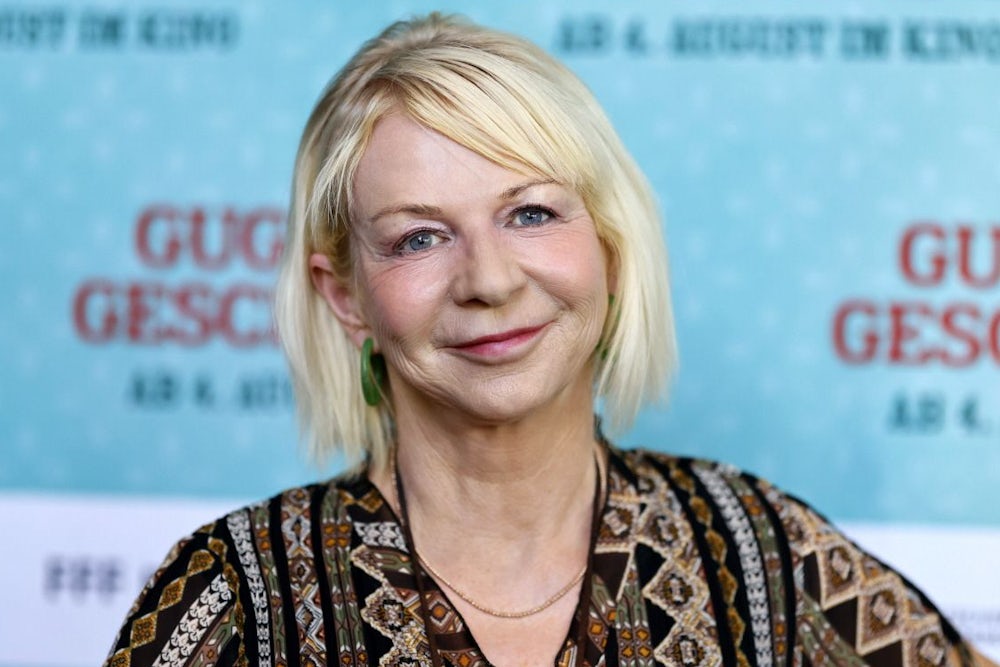 Rita Falk schreibt im neuen Eberhofer-Krimi um ein „Apfelstrudel-Alibi“ herum .
