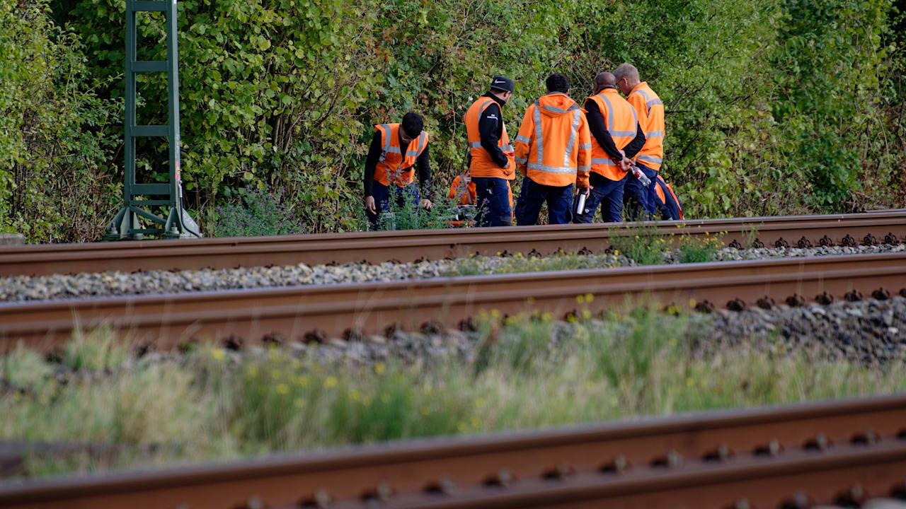 Kabel an Bahnstrecke Düsseldorf-Köln durchtrennt, Polizei vermutet Sabotage | News