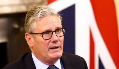 Regierungskrise in Großbritannien: Vizepremier tritt zurück, Starmer baut Kabinett um - Politik