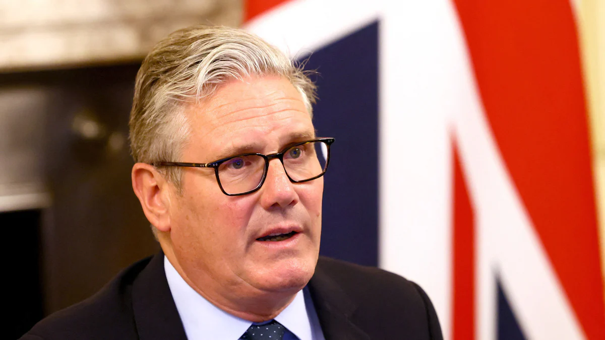 Regierungskrise in Großbritannien: Vizepremier tritt zurück, Starmer baut Kabinett um - Politik