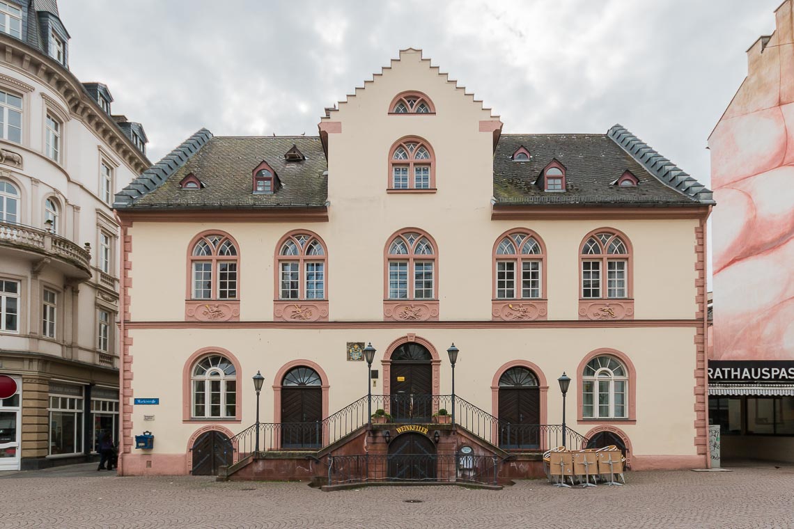 Wiesbaden öffnet Türen: Tag des offenen Denkmals am Schlossplatz