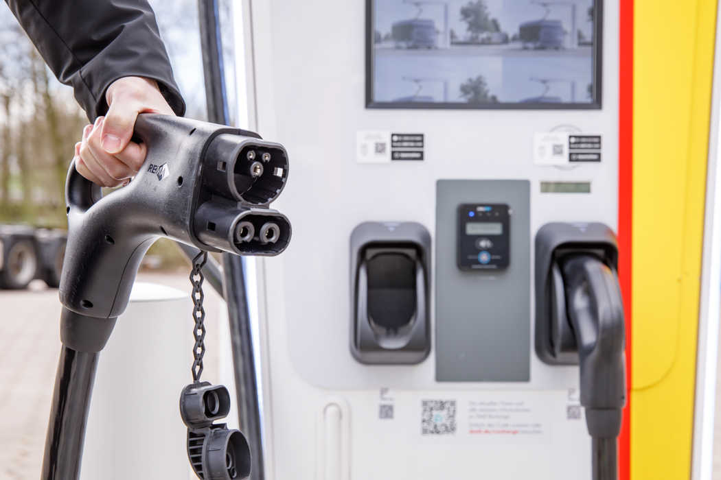 Shell has announced the build-out of a Europe-wide, integrated charging network for battery-electric trucks.