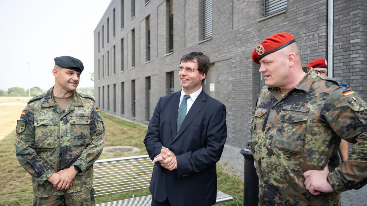 Für eine sichere Zukunft: Minister Optendrenk eröffnet Bundesbautagung in Münster