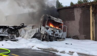 Lkw mit Wein brennt auf A1 aus