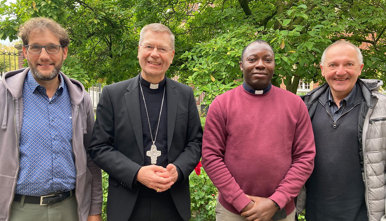 Father Emmanuel Ndu aus Nigeria besucht Weihbischof Dr. Stefan Zekorn