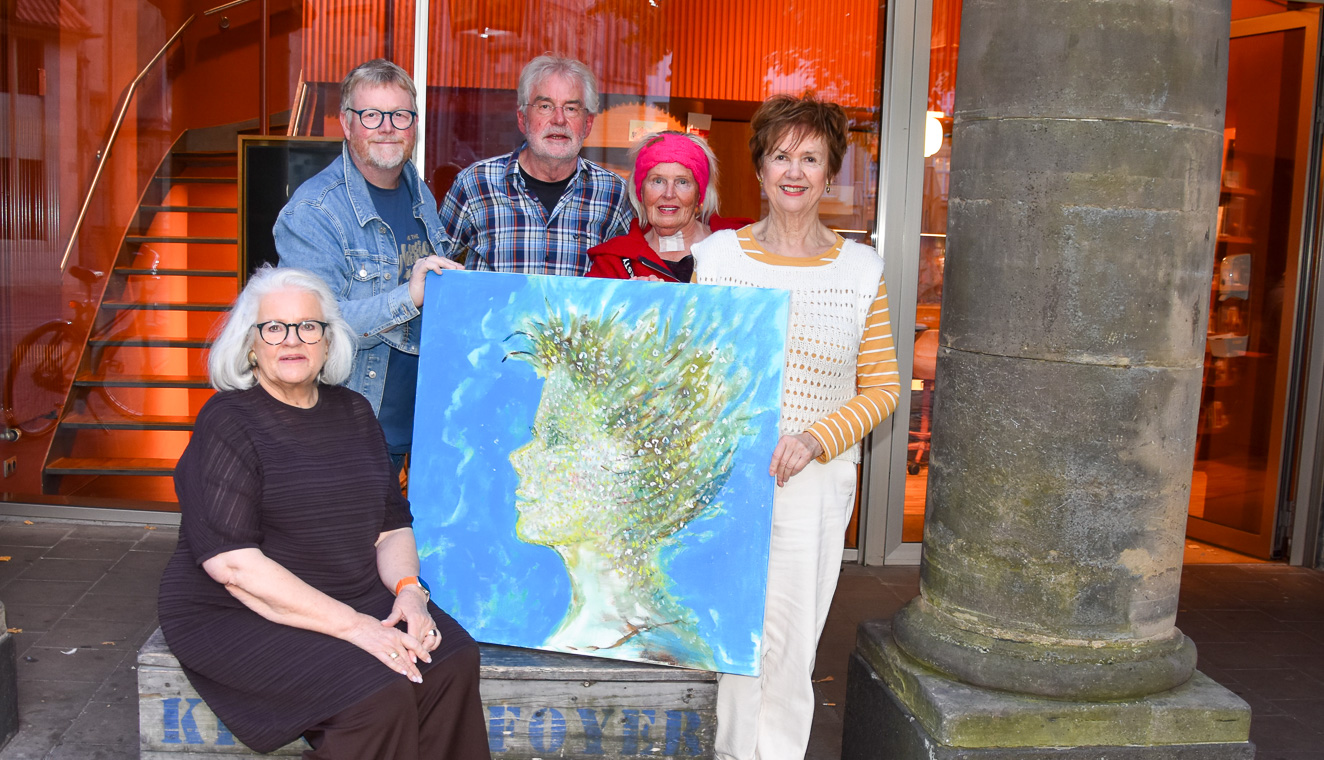 Farbenfrohe Ausstellung im Kirchenfoyer - Bistum Münster