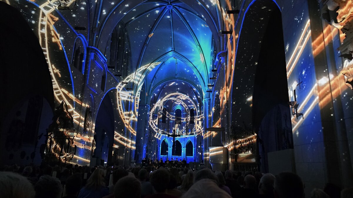 Lichtshow "Luminiscence" setzt Münsteraner Dom in neues Licht