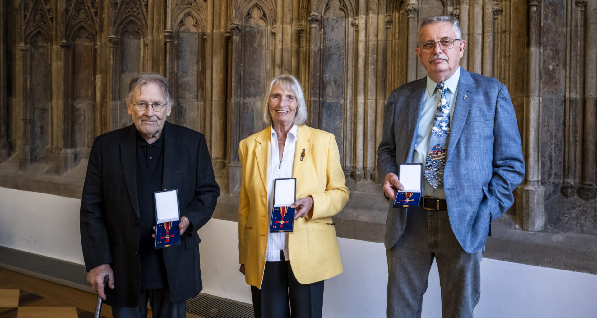 You are currently viewing Engagement, das bewegt: Oberbürgermeisterin Reker übergibt Verdienstorden an Bernd Flamming, Janka Betz und Irmin Schmidt