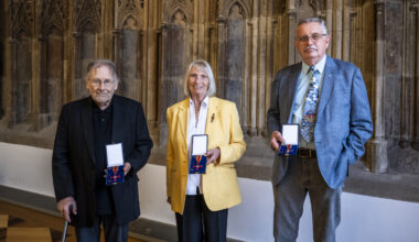 You are currently viewing Engagement, das bewegt: Oberbürgermeisterin Reker übergibt Verdienstorden an Bernd Flamming, Janka Betz und Irmin Schmidt