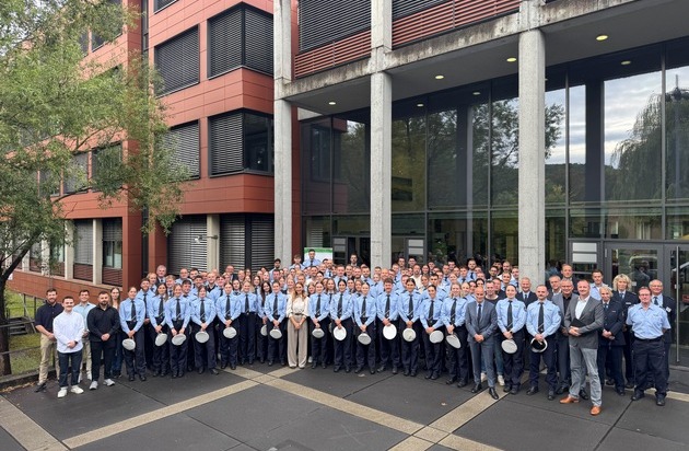 POL-BN: Willkommen bei der Bonner Polizei - 109 neue Beamtinnen und Beamte für die ...