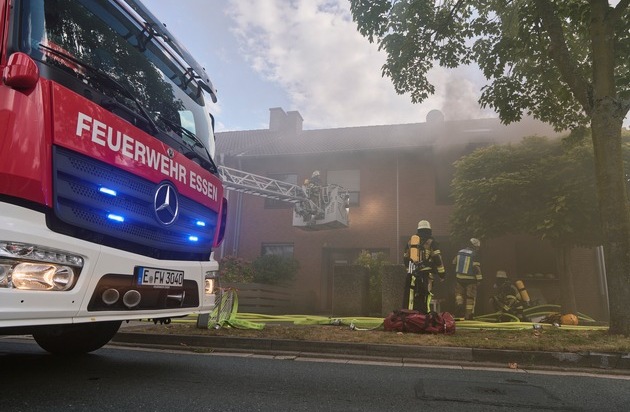 FW-E: Ausgedehnter Kellerbrand in einem Einfamilienhaus