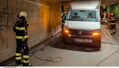 FW-M: Transporter steckt in Unterführung fest (Untermenzing)