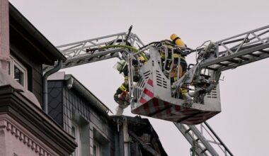 FW-E: Dachstuhlbrand in Essen-Kray - Gebäude unbewohnbar