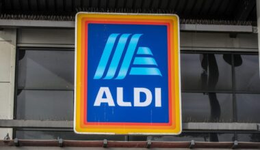 Aldi-Schild an Filiale in Großbritannien.